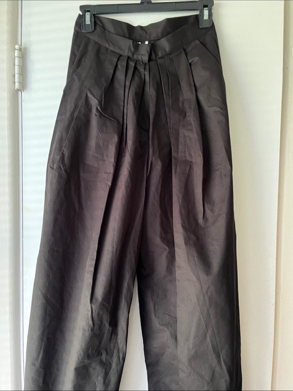 Style Mafia Women’s Black Pleated High-Waist ultra wide leg trousers Size medium